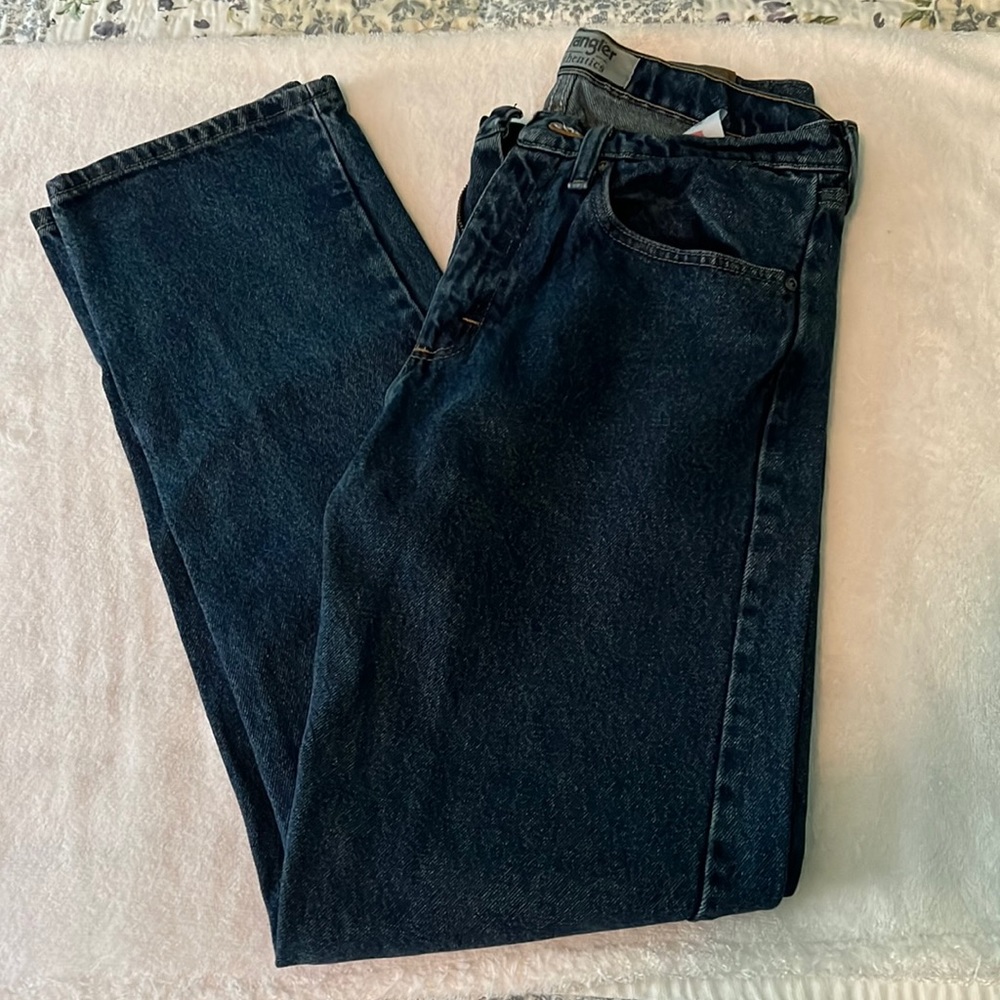 Wrangler Authentic! Mens size 30x34! Excellent like new condition!